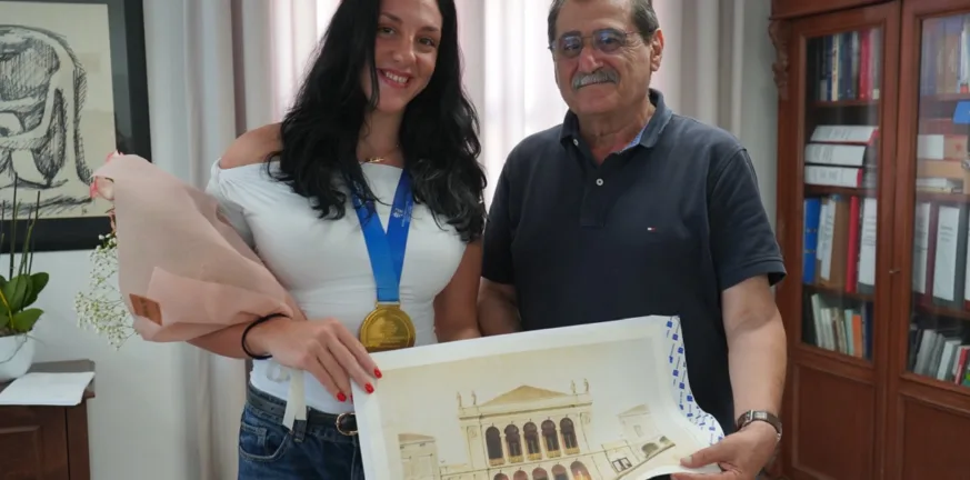 Στον Δήμαρχο Πατρέων η παγκόσμια πρωταθλήτρια Ντένια Κουρέτα – Παράδειγμα ήθους για τα παιδιά της πόλης Στον Δήμαρχο Πατρέων η παγκόσμια πρωταθλήτρια Ντένια Κουρέτα – Παράδειγμα ήθους για τα παιδιά της πόλης