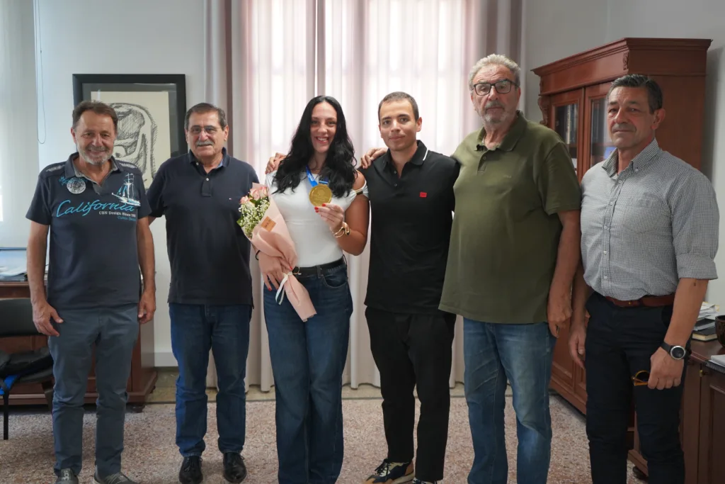 Στον Δήμαρχο Πατρέων η παγκόσμια πρωταθλήτρια Ντένια Κουρέτα – Παράδειγμα ήθους για τα παιδιά της πόλης