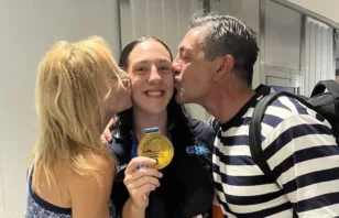 Το διπλό φιλί στην Παγκόσμια πρωταθλήτρια ΦΩΤΟ