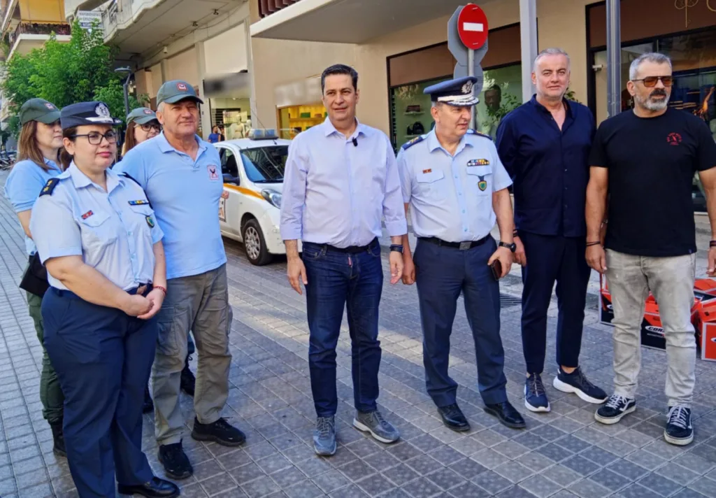 Αγρίνιο: Εκστρατεία με κοινωνικό μήνυμα, δόθηκαν δωρεάν κράνη σε δικυκλιστές