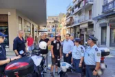 Αγρίνιο: Εκστρατεία με κοινωνικό μήνυμα, δόθηκαν δωρεάν κράνη σε δικυκλιστές
