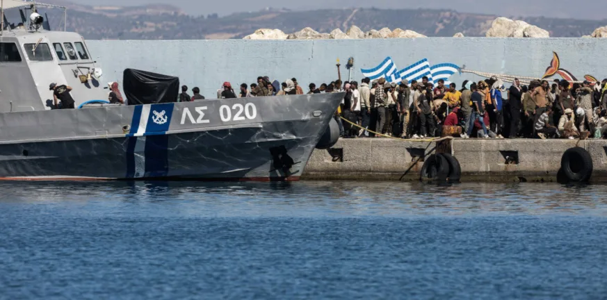Κρήτη-Γαύδος: Μαζεύουν μετανάστες, τους πάνε στο Λαύριο κι από 'κει ξανά στη Λιβύη