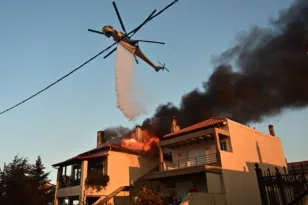 Κρυονέρι: Σε επιφυλακή η Αστυνομία - Φόβοι για πλιάτσικο σε καμένα σπίτια