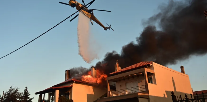 Κρυονέρι: Σε επιφυλακή η Αστυνομία - Φόβοι για πλιάτσικο σε καμένα σπίτια Κρυονέρι: Σε επιφυλακή η Αστυνομία - Φόβοι για πλιάτσικο σε καμένα σπίτια