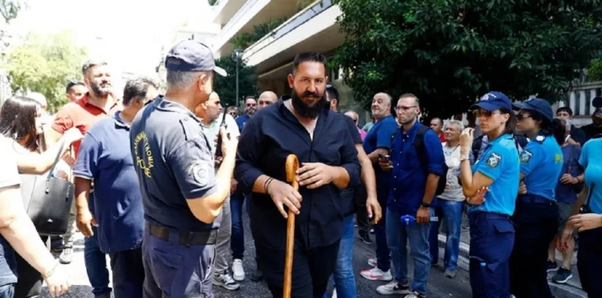 Στο Μαξίμου οι κτηνοτρόφοι: Ζητούν αποζημιώσεις και άμεση στήριξη από την κυβέρνηση Στο Μαξίμου οι κτηνοτρόφοι: Ζητούν αποζημιώσεις και άμεση στήριξη από την κυβέρνηση
