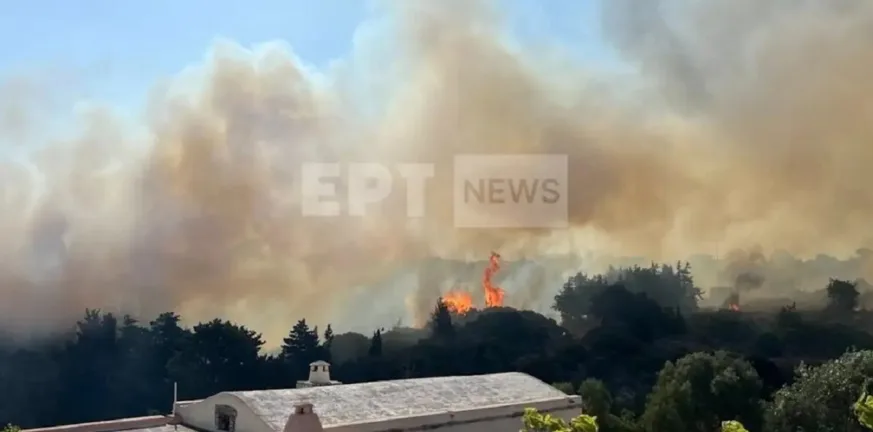 Φωτιά στα Κύθηρα: Μεγάλη κινητοποίηση της Πυροσβεστικής - Μήνυμα 112 για εκκένωση της περιοχής Πιτσινάδες ΒΙΝΤΕΟ