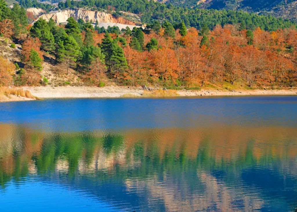 «Φύγαμε για δροσιά!»: 2+2 ορεινές αποδράσεις κοντά στην Πάτρα για το Σαββατοκύριακο