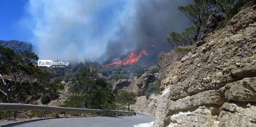 Δύο μεγάλες φωτιές σε εξέλιξη σε Βουρβουρού Χαλκιδικής και Λασίθι Κρήτης – Εκκενώσεις οικισμών και μηνύματα από το 112