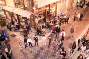«Βραδιά Εμπορίου» στην Κάτω Αχαΐα: Σάββατο 2 Αυγούστου θα είναι ανοιχτή η αγορά με προσφορές και δρώμενα