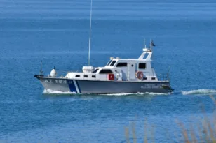 Ακυβέρνητο σκάφος στο Αίγιο, άμεση επέμβαση περιπολικού του Λιμενικού