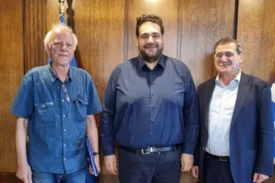 Συνάντηση Πελετίδη – Λιβάνιου, υπεγράφη η σύμβαση για τη δωρεά απορριμματοφόρων ανακύκλωσης