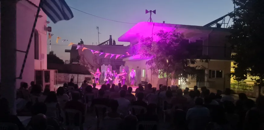 Το Άρμα Θέσπιδος ταξιδεύει ξανά: Η «Λοκαντιέρα» του ΔΗΠΕΘΕ Πάτρας συγκινεί τη Δυτική Ελλάδα Το Άρμα Θέσπιδος ταξιδεύει ξανά: Η «Λοκαντιέρα» του ΔΗΠΕΘΕ Πάτρας συγκινεί τη Δυτική Ελλάδα