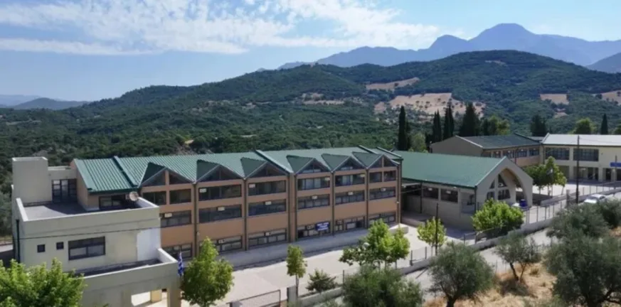 ΕΛΜΕ Αχαΐας: Παράσταση διαμαρτυρίας για το ΓΕΛ Ερυμάνθειας ΕΛΜΕ Αχαΐας: Παράσταση διαμαρτυρίας για το ΓΕΛ Ερυμάνθειας