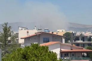 Φωτιά στη Μαγούλα Αττικής: Σε ξερά χόρτα η εστία – Στο σημείο 25 Πυροσβέστες ΦΩΤΟ-ΒΙΝΤΕΟ