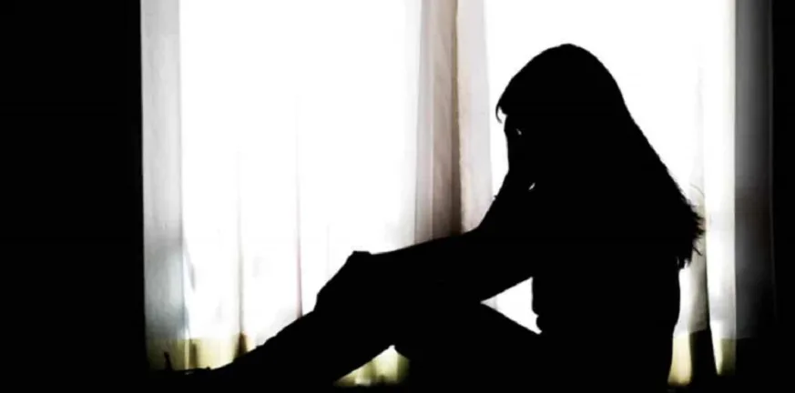 Κορίτσια στο σκοτάδι: Το ψηφιακό κυνήγι των ανήλικων και ο τρόμος πίσω από τις εξαφανίσεις Κορίτσια στο σκοτάδι: Το ψηφιακό κυνήγι των ανήλικων και ο τρόμος πίσω από τις εξαφανίσεις