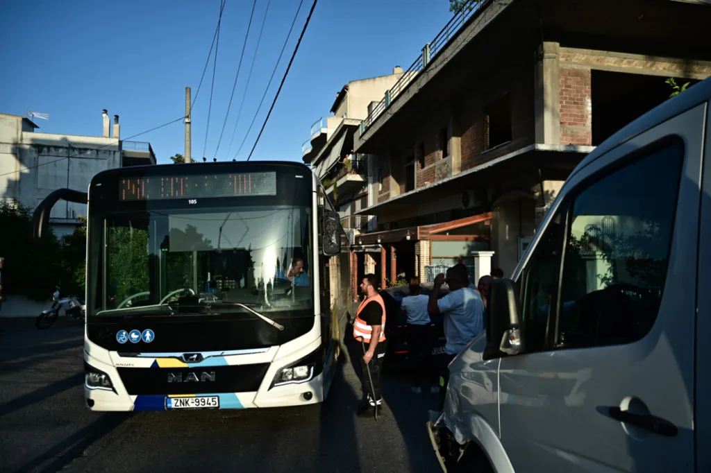 Μενίδι: Λεωφορείο...μπήκε σε ψητοπωλείο! ΦΩΤΟ