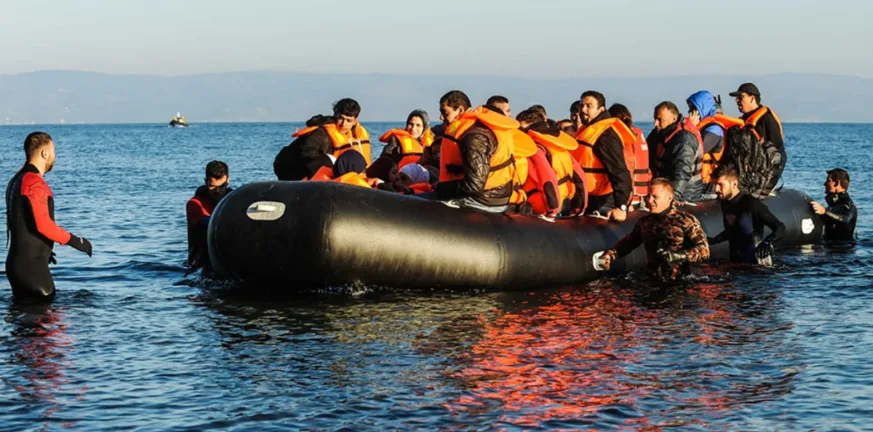 Νέα επιχείρηση διάσωσης μεταναστών τα ξημερώματα: Εξετάζονται αυστηρά μέτρα και «πάγωμα» ασύλου για τις ροές προς Κρήτη Νέα επιχείρηση διάσωσης μεταναστών τα ξημερώματα: Εξετάζονται αυστηρά μέτρα και «πάγωμα» ασύλου για τις ροές προς Κρήτη