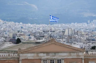 51 χρόνια από τη Μεταπολίτευση: Η ιστορική επιστροφή της δημοκρατίας στην Ελλάδα