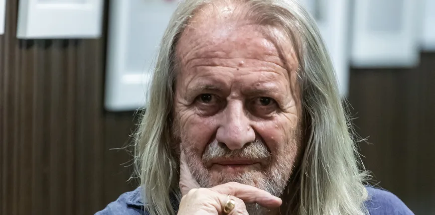 Ανδρέας Μήτσου: «Γράφω για να συμφιλιωθώ με ό,τι δεν κατανοώ» Ανδρέας Μήτσου: «Γράφω για να συμφιλιωθώ με ό,τι δεν κατανοώ»