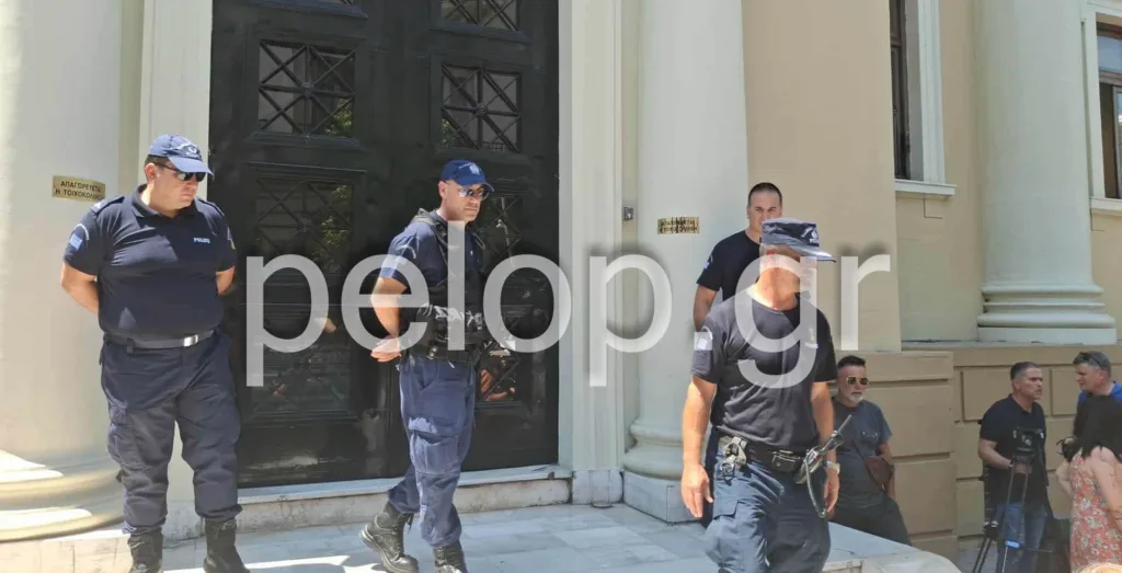 «Φόνισσα!» – Υπό δρακόντεια μέτρα και αποδοκιμασίες η απολογία της Μουρτζούκου στην Πάτρα - Πήρε προσθεσμία να απολογηθεί την Κυριακή ΝΕΟΤΕΡΑ ΦΩΤΟ-ΒΙΝΤΕΟ