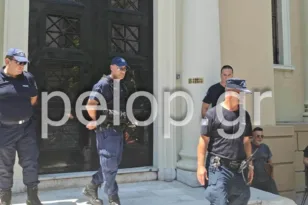 «Φόνισσα!» – Υπό δρακόντεια μέτρα και αποδοκιμασίες η απολογία της Μουρτζούκου στην Πάτρα ΦΩΤΟ-ΒΙΝΤΕΟ