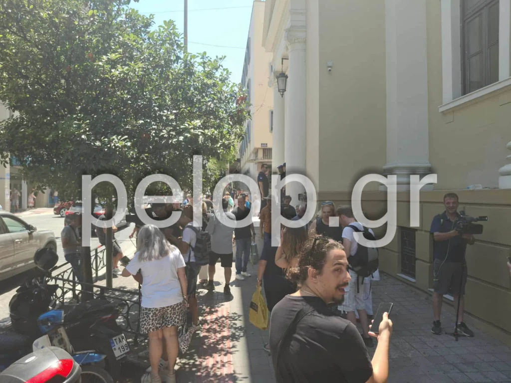 «Φόνισσα!» – Υπό δρακόντεια μέτρα και αποδοκιμασίες η απολογία της Μουρτζούκου στην Πάτρα - Πήρε προσθεσμία να απολογηθεί την Κυριακή ΝΕΟΤΕΡΑ ΦΩΤΟ-ΒΙΝΤΕΟ