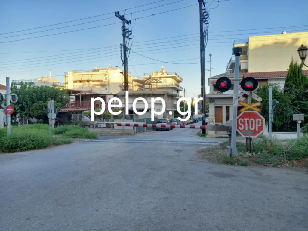 Πάτρα: Κατεβασμένες μπάρες σε διάβαση του Προαστιακού από χθες 23/7 ΦΩΤΟ