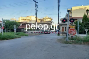 Πάτρα: Κατεβασμένες μπάρες σε διάβαση του Προαστιακού από χθες 23/7 ΦΩΤΟ