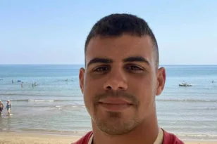Σώθηκε από θαύμα: Ναυαγοσώστης επανέφερε στη ζωή τρίχρονο κοριτσάκι στο Καβούρι Κατακόλου