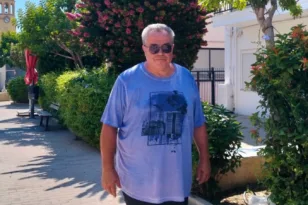 Ηράκλειο: Ο δημότης που καθαρίζει καθημερινά τη γειτονιά του - Εξηγεί γιατί το κάνει