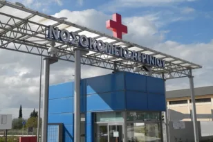 Τραγωδία στο Αγρίνιο: 2χρονο κοριτσάκι παρασύρθηκε από το αυτοκίνητο του πατέρα του και σκοτώθηκε