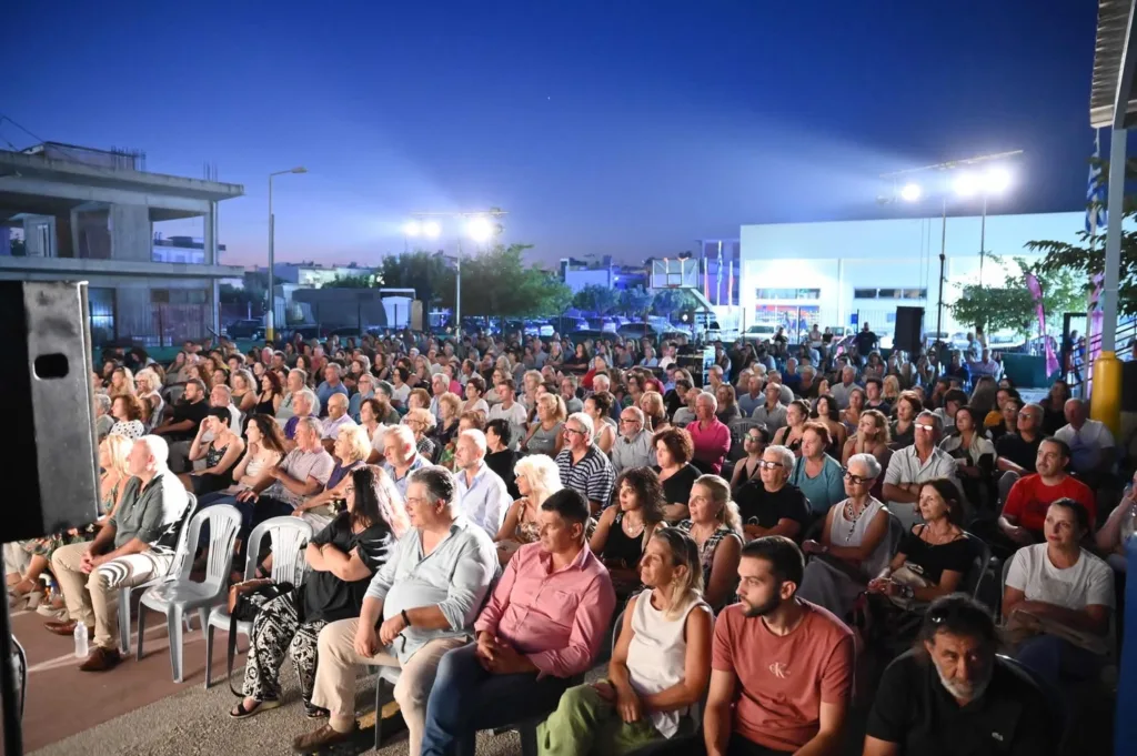 «Οκτώ Γυναίκες Κατηγορούν»: Μια παράσταση που ένωσε, συγκίνησε και φώτισε τη Δυτική Αχαΐα