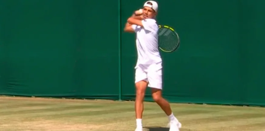 Wimbledon U14: O Ραφαήλ Παγώνης αγωνίζεται σήμερα για τον θρόνο - Πού δείχνει τον τελικό