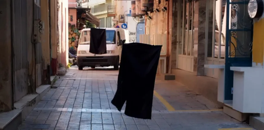 Πάτρα: Μαύρα πανιά από τους καταστηματάρχες στην Ηφαίστου ΦΩΤΟ Πάτρα: Μαύρα πανιά από τους καταστηματάρχες στην Ηφαίστου ΦΩΤΟ
