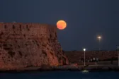 Από την Πάτρα ως την Ολυμπία: Η Δυτική Ελλάδα υποδέχεται την Αυγουστιάτικη Πανσέληνο ανοίγοντας δωρεάν 8 χώρου