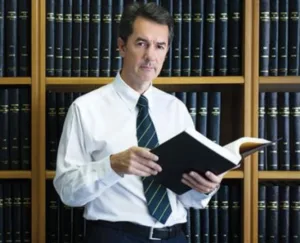 Σε «αποσύνθεση» η Ιατροδικαστική Πατρών, καταγγελία για πολιτικό ρουσφέτι για μια νεκροτομή Νίκος Παπάκος