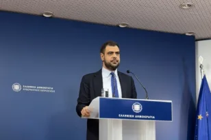 Ιδεοληψίες δεν θα φρενάρουν την πρόοδο του τόπου: Ο κυβερνητικός εκπρόσωπος Παύλος Μαρινάκης στην «Π»