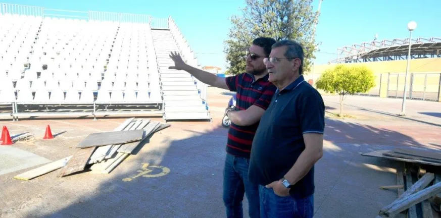 Επίσκεψη Πελετίδη στο ανακαινισμένο θερινό δημοτικό θέατρο