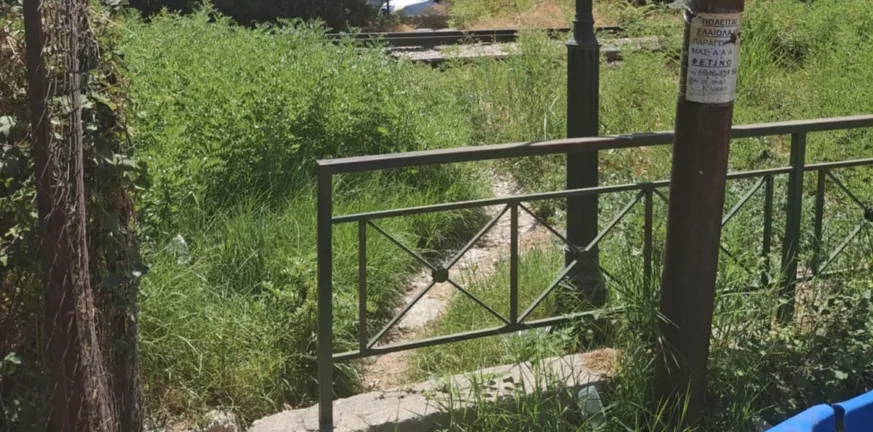 Πάτρα: Μονοπάτια που οδηγούν στο μοιραίο - Αυτοψία της «Π» σε αυθαίρετα περάσματα στο σιδηροδρομικό δίκτυο Πάτρα: Μονοπάτια που οδηγούν στο μοιραίο - Αυτοψία της «Π» σε αυθαίρετα περάσματα στο σιδηροδρομικό δίκτυο