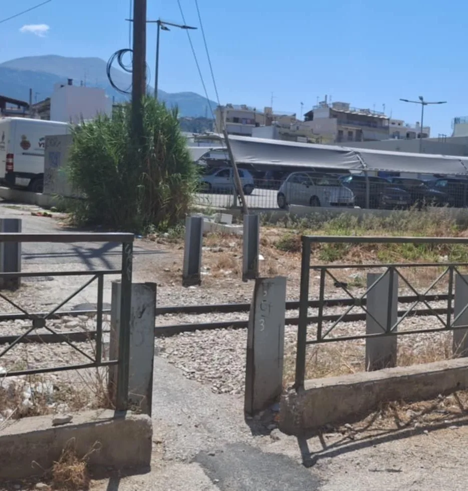 Πάτρα: Μονοπάτια που οδηγούν στο μοιραίο - Αυτοψία της «Π» σε αυθαίρετα περάσματα στο σιδηροδρομικό δίκτυο Πάτρα: Μονοπάτια που οδηγούν στο μοιραίο - Αυτοψία της «Π» σε αυθαίρετα περάσματα στο σιδηροδρομικό δίκτυο