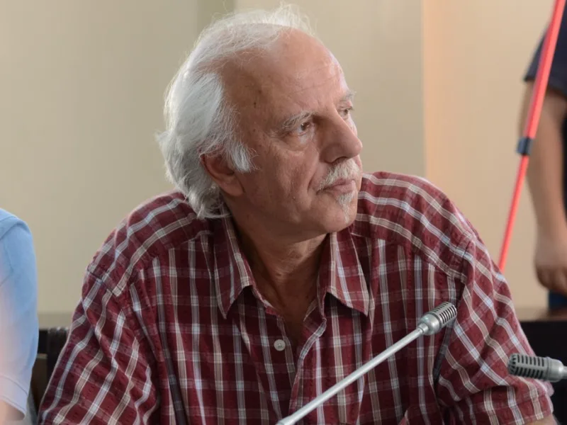 Πάτρα: Μαύρες σημαίες στην Ηφαίστου - Τραπεζάκια… τέλος! - Τι δηλώνει ο Δ. Πλέσσας