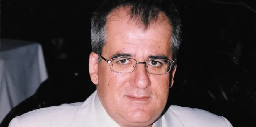 Ζαριές, πούλια και αφηγήσεις: Ο Γιώργος Πλούμης μιλάει στην «Π» για το νέο του βιβλίο «Μαθαίνοντας από τον παππού τάβλι και ιστορία» Ζαριές, πούλια και αφηγήσεις: Ο Γιώργος Πλούμης μιλάει στην «Π» για το νέο του βιβλίο «Μαθαίνοντας από τον παππού τάβλι και ιστορία»