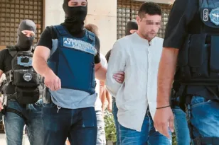 Αυτοί είναι οι τέσσερις κατηγορούμενοι που προφυλακίστηκαν για τη δολοφονία του Πολωνού Καθηγητή