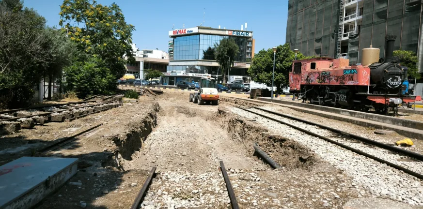 Πάτρα: Βαριά συντήρηση στη γραμμή του Προαστιακού με ρυθμούς... 20ου αιώνα Πάτρα: Βαριά συντήρηση στη γραμμή του Προαστιακού με ρυθμούς... 20ου αιώνα