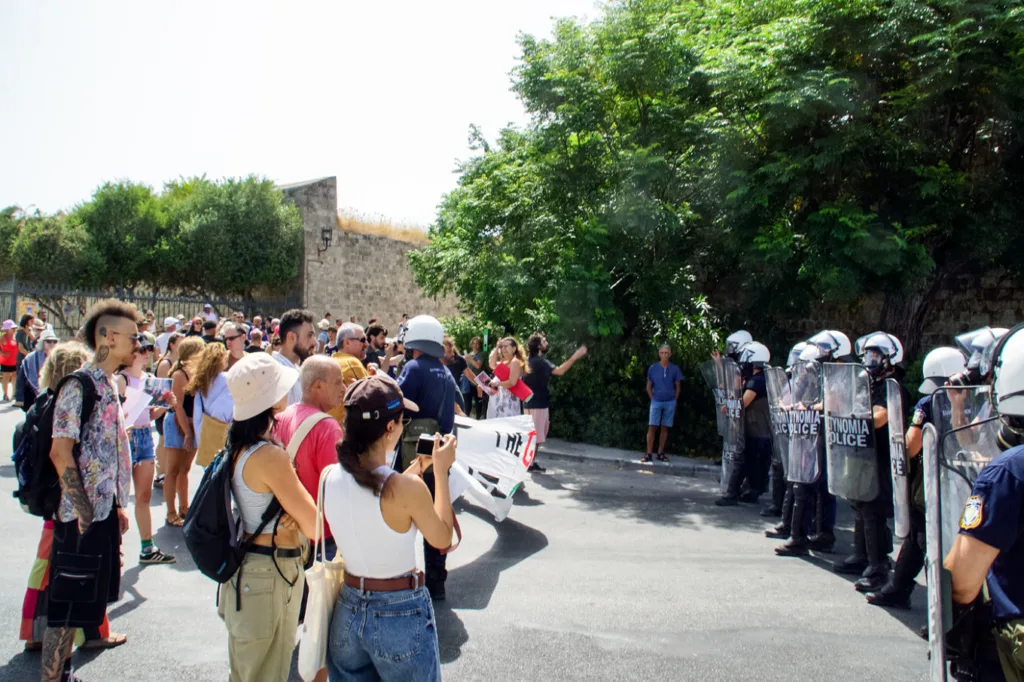 Η Ρόδος υποδέχτηκε Ισραηλινούς τουρίστες με κεράσματα, αλλά και διαδηλώσεις διαμαρτυρίας! ΦΩΤΟ, ΒΙΝΤΕΟ