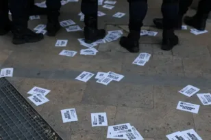 Προσαγωγή μέλους του Ρουβίκωνα μετά από δράση υπέρ της Παλαιστίνης στο κέντρο της Αθήνας