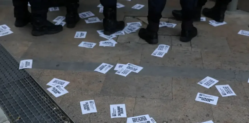 Προσαγωγή μέλους του Ρουβίκωνα μετά από δράση υπέρ της Παλαιστίνης στο κέντρο της Αθήνας Προσαγωγή μέλους του Ρουβίκωνα μετά από δράση υπέρ της Παλαιστίνης στο κέντρο της Αθήνας