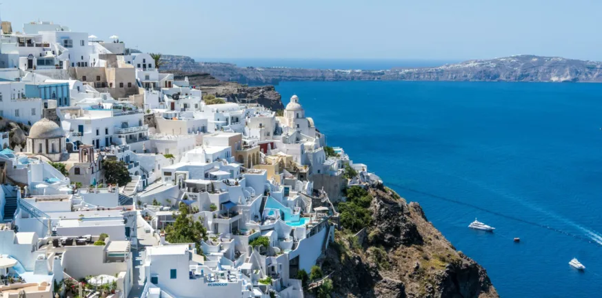 Πτώση της επιβατικής κίνησης στα νησιά, μείωση 20% για Σαντορίνη και 15% για Μύκονο Πτώση της επιβατικής κίνησης στα νησιά, μείωση 20% για Σαντορίνη και 15% για Μύκονο
