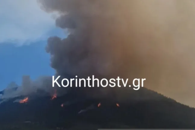Φωτιά στην Κορινθία: Μεγάλη αναζωπύρωση στο Φενεό - Μήνυμα από το 112 για εκκένωση τριών οικισμών
