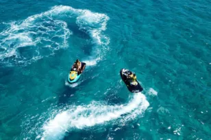 Σαντορίνη: Δύο Αμερικανίδες τραυματίστηκαν μετά από σύγκρουση των τζετ σκι τους